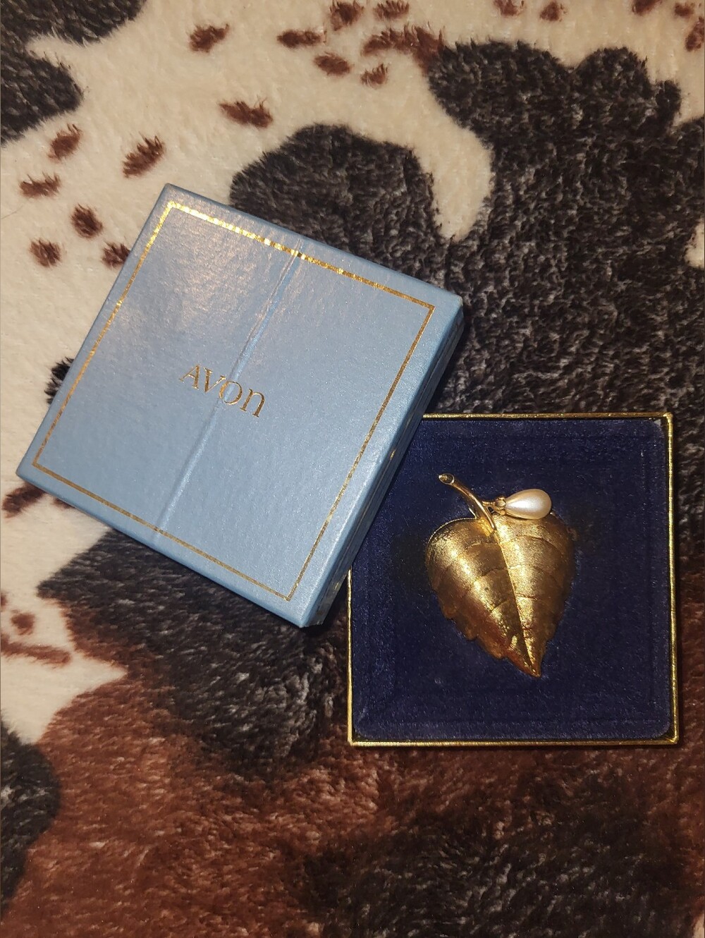 Vintage 1972 Avon Golden Leaf Solid Perfume Locket Brooch New In Box